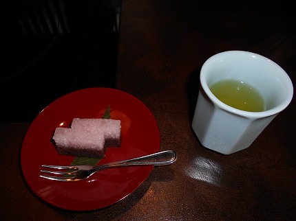 さくら餅とようかんのデザート 