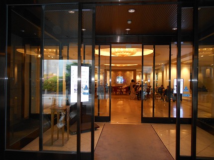  タカクラホテル福岡、玄関