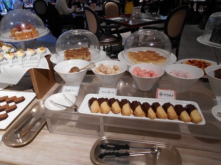  タカクラホテル福岡、ブルータスのメインが選べるブッフェランチ スイーツデザート