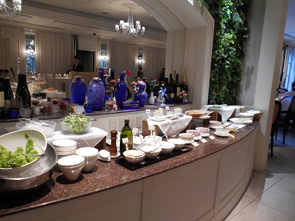  タカクラホテル福岡、サラダのビュッフェ