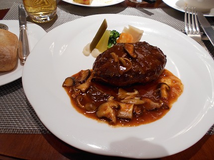  タカクラホテル福岡、むなかた牛入りのハンバーグ　洋風ソース 又は 和風ソース