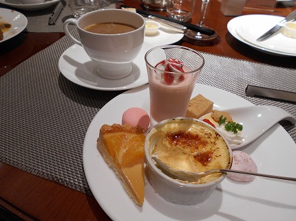  タカクラホテル福岡、ブルータス いちごのデザート盛り合わせ