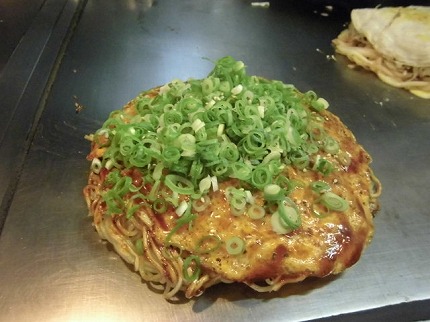 お好み焼き 肉玉焼きネギトッピング